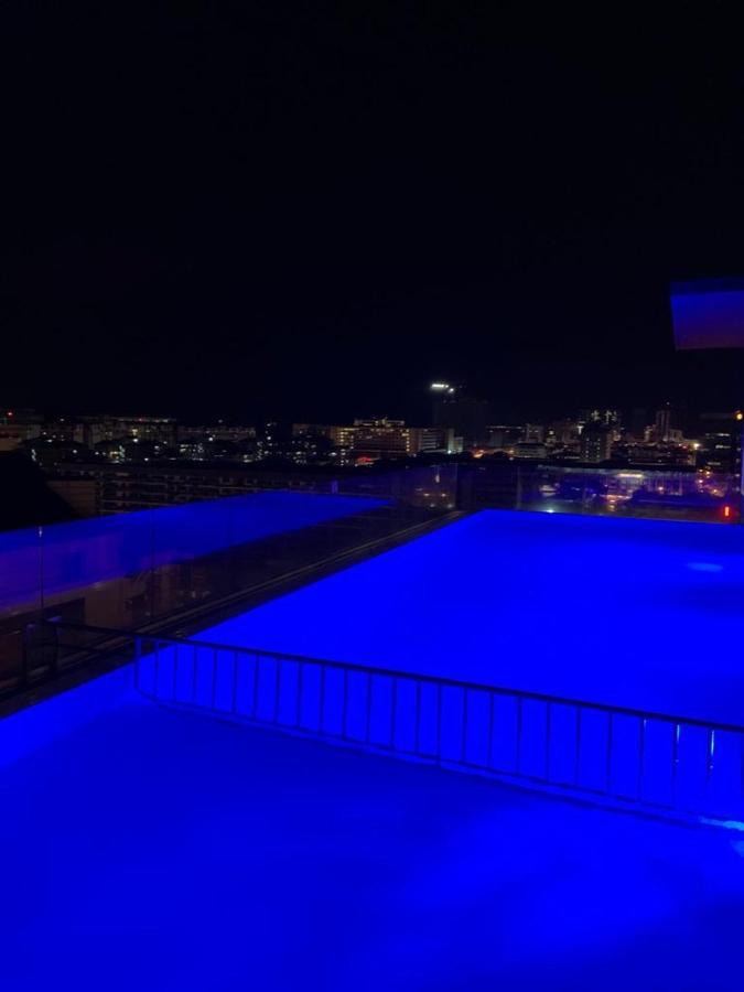 Sky Suite Top Floor With Rooftop Pool & Gym Кота-Кінабалу Екстер'єр фото
